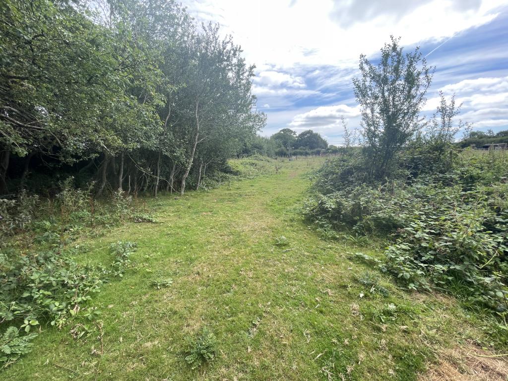 Lot: 20 - GREENBELT LAND EXTENDING TO 1.12 ACRES - External image of open area of land facing towards Cudham Lane North